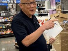 Tom Hong at a grocery store.